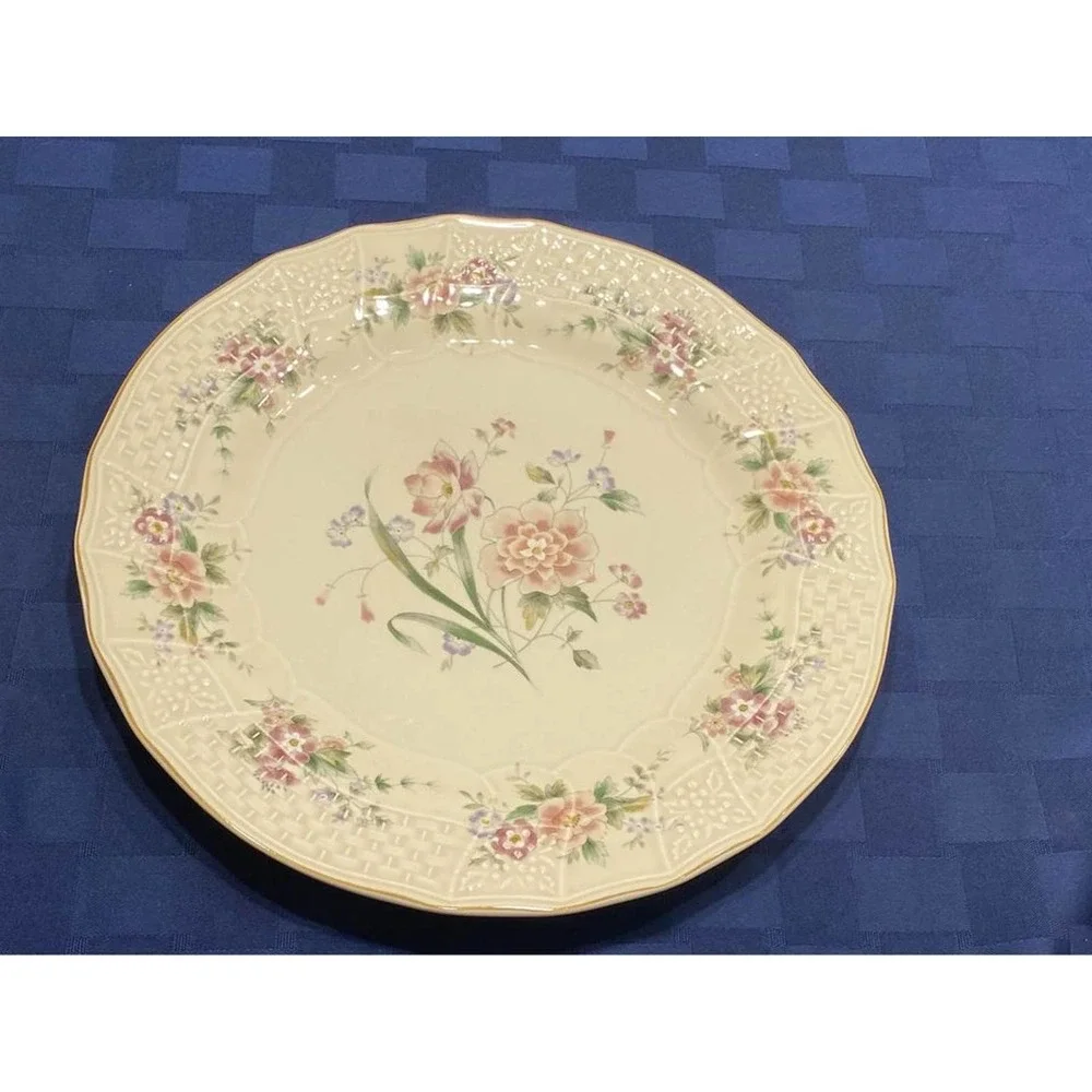 Set‎ Of Two~Lydia by Mikasa, Stoneware Dinner Plates